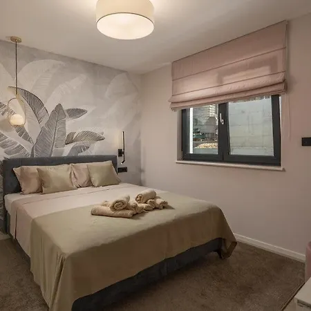 Aura By Guide * Urinj